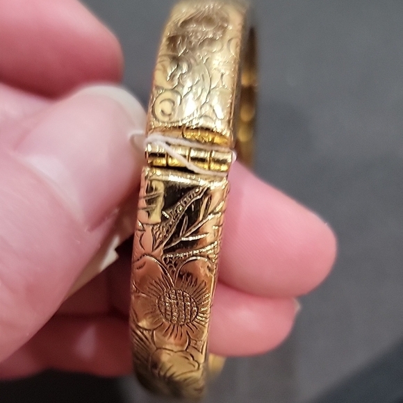 1928 Gold Floral Bangle Bracelet - Picture 5 of 5